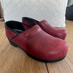 Dansko Professional Red Leather Clogs Size 40 / 9.5-10